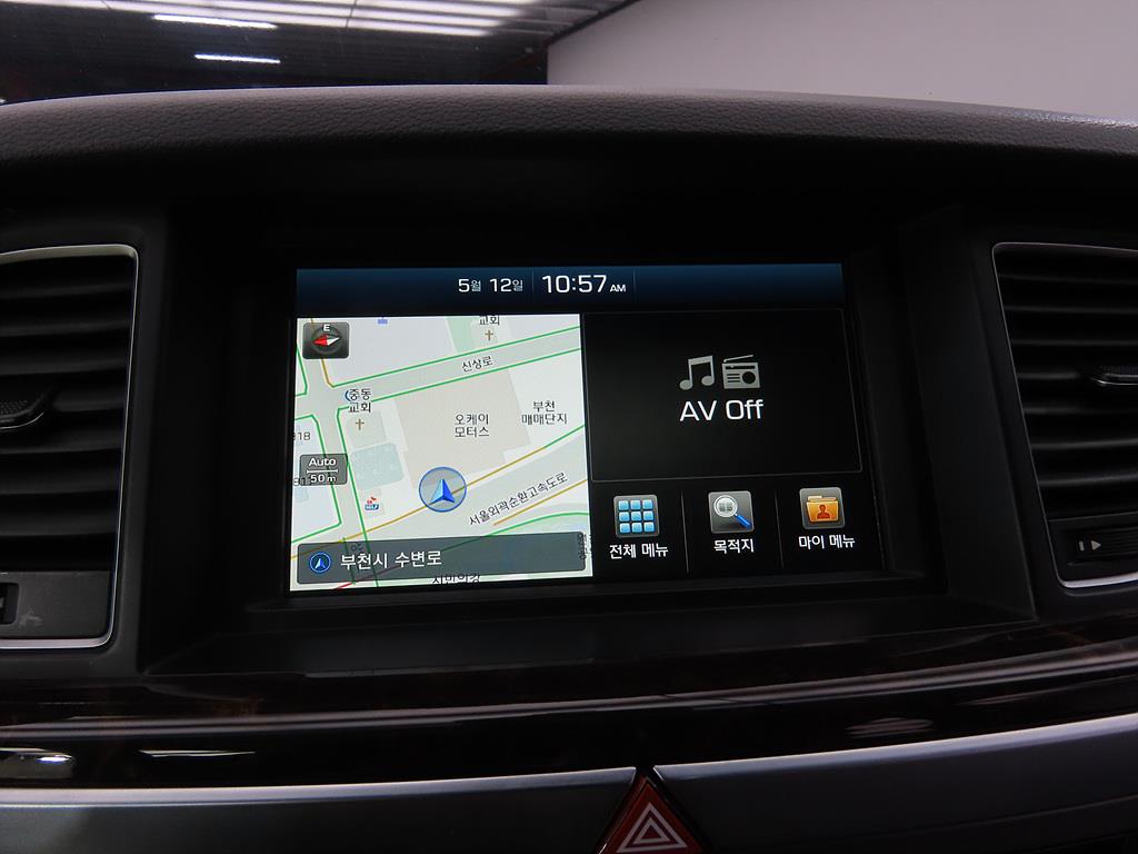 HYUNDAI Genesis - Vista 10