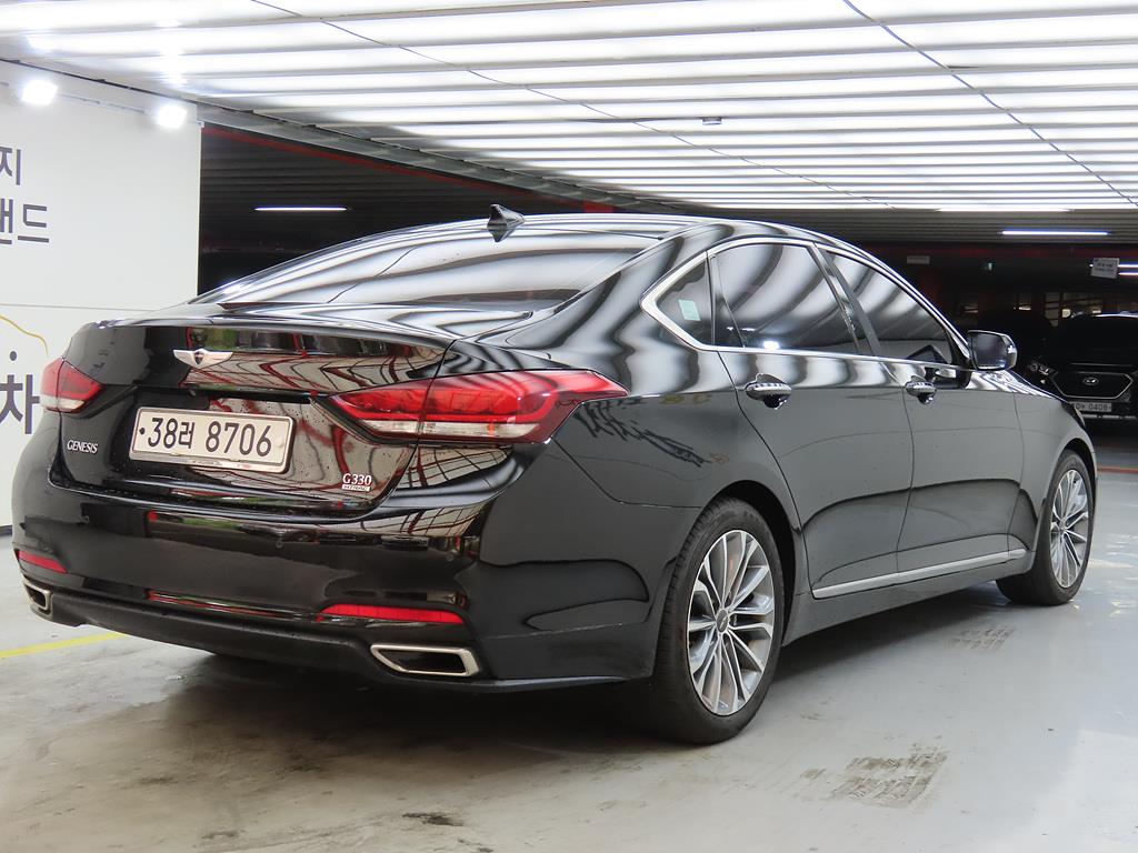 HYUNDAI Genesis - Vista 4