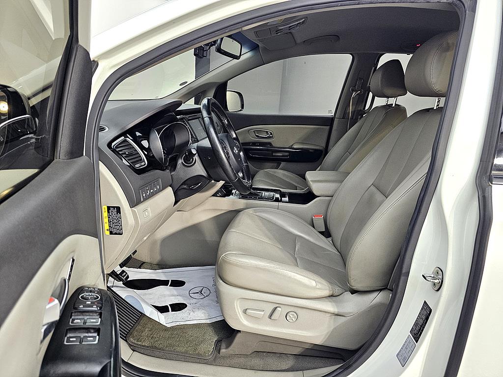 KIA Carnival - Vista 8