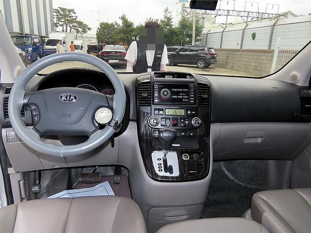 KIA Carnival - Vista 8