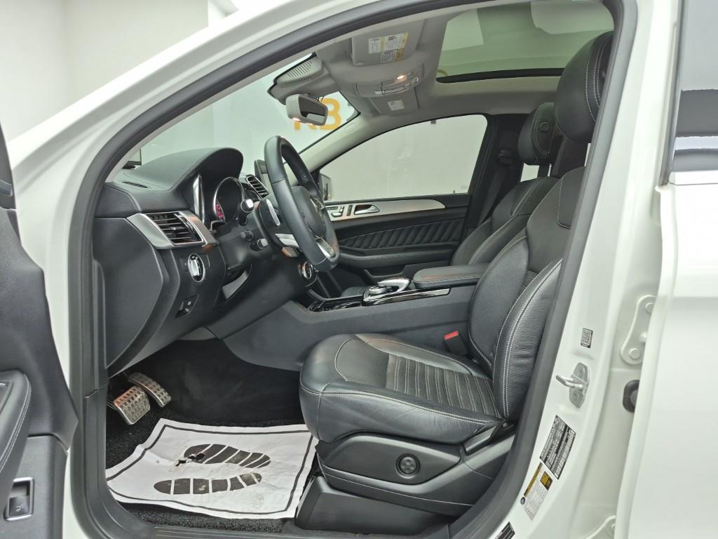 Mercedes Benz GLE Class - Vista 11