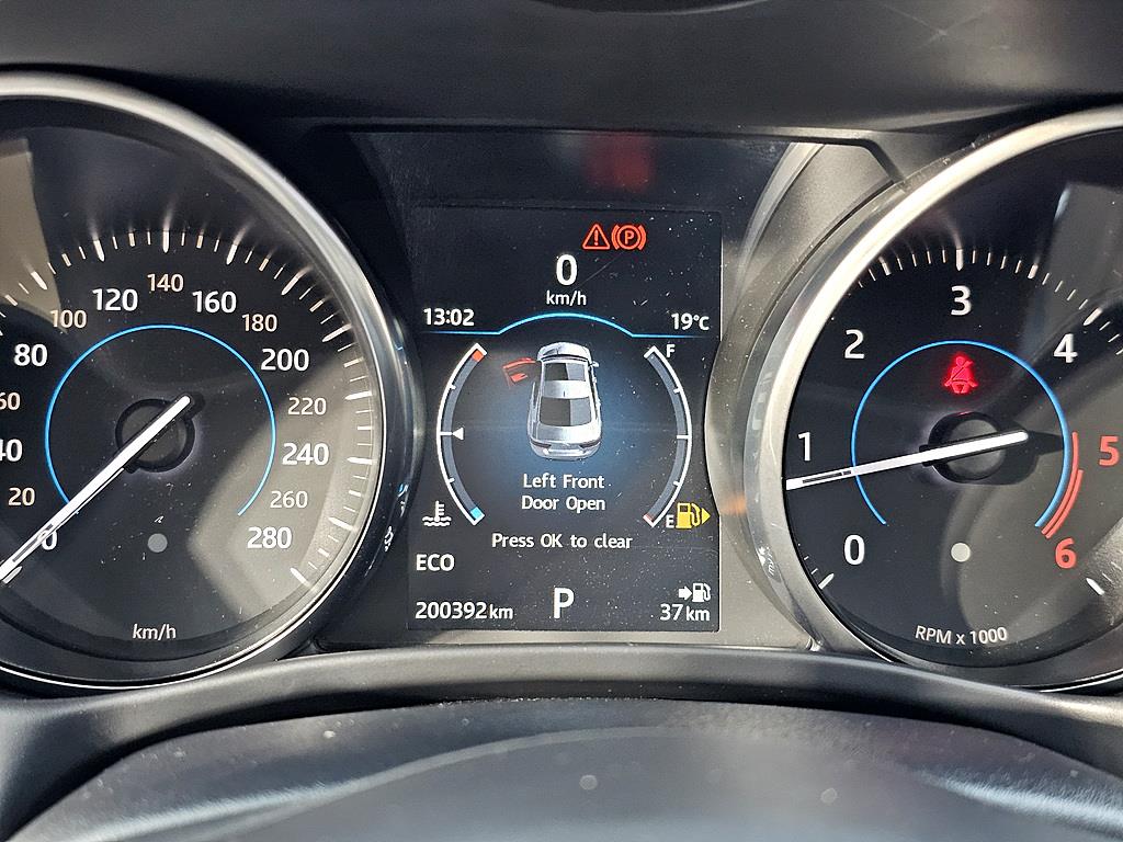 Jaguar XE - Vista 7