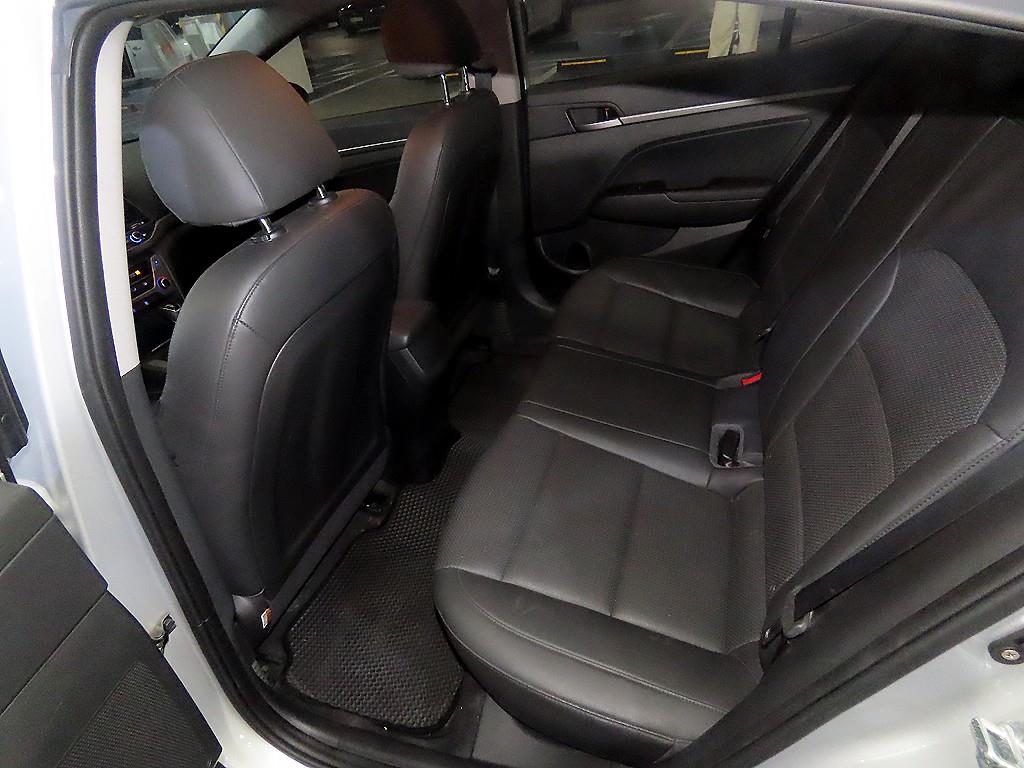 HYUNDAI Avante - Vista 7