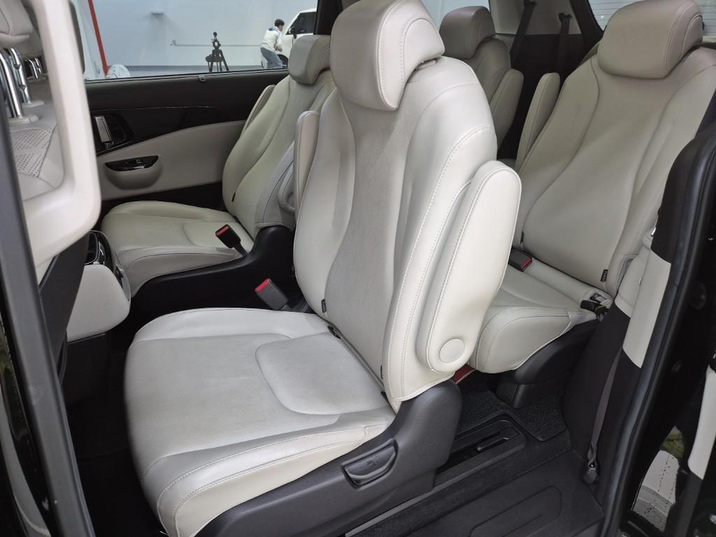 KIA Carnival - Vista 11