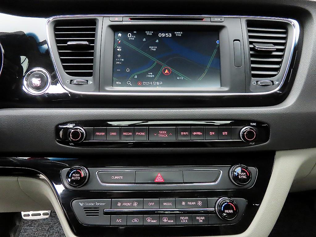 KIA Carnival - Vista 12