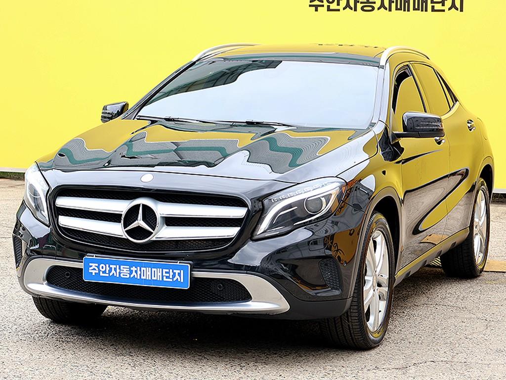 Mercedes Benz GLA Class - Vista 3