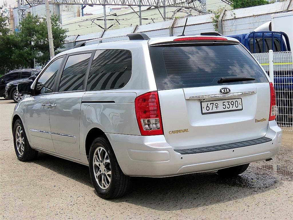 KIA Carnival - Vista 3