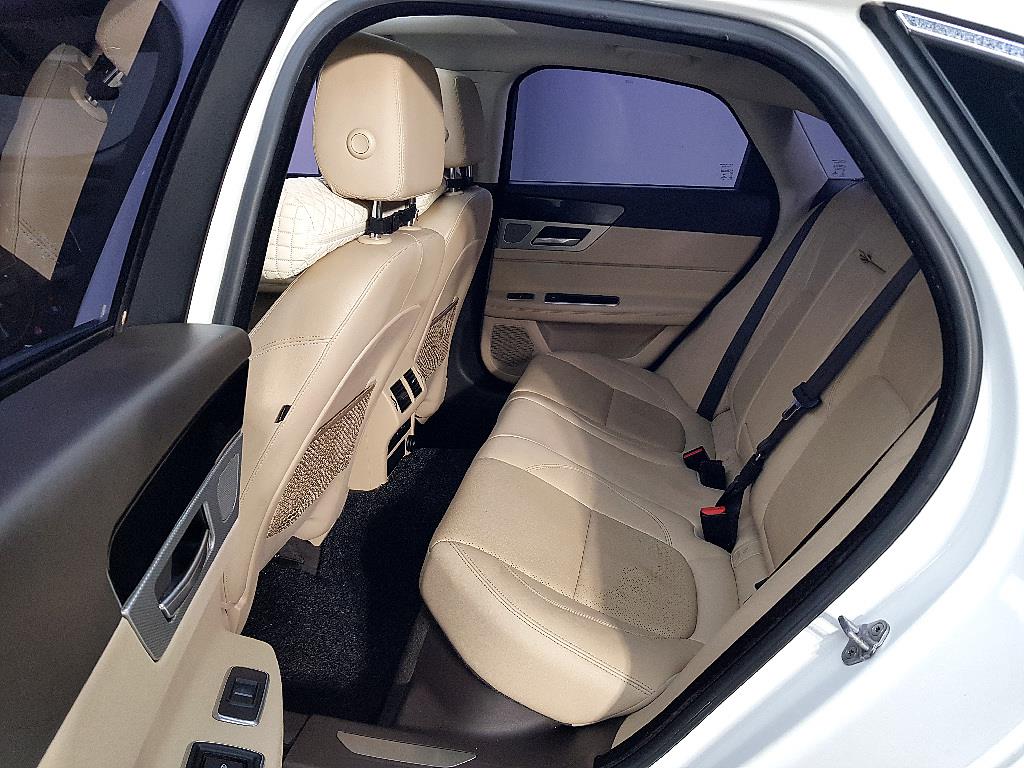 Jaguar XF - Vista 9