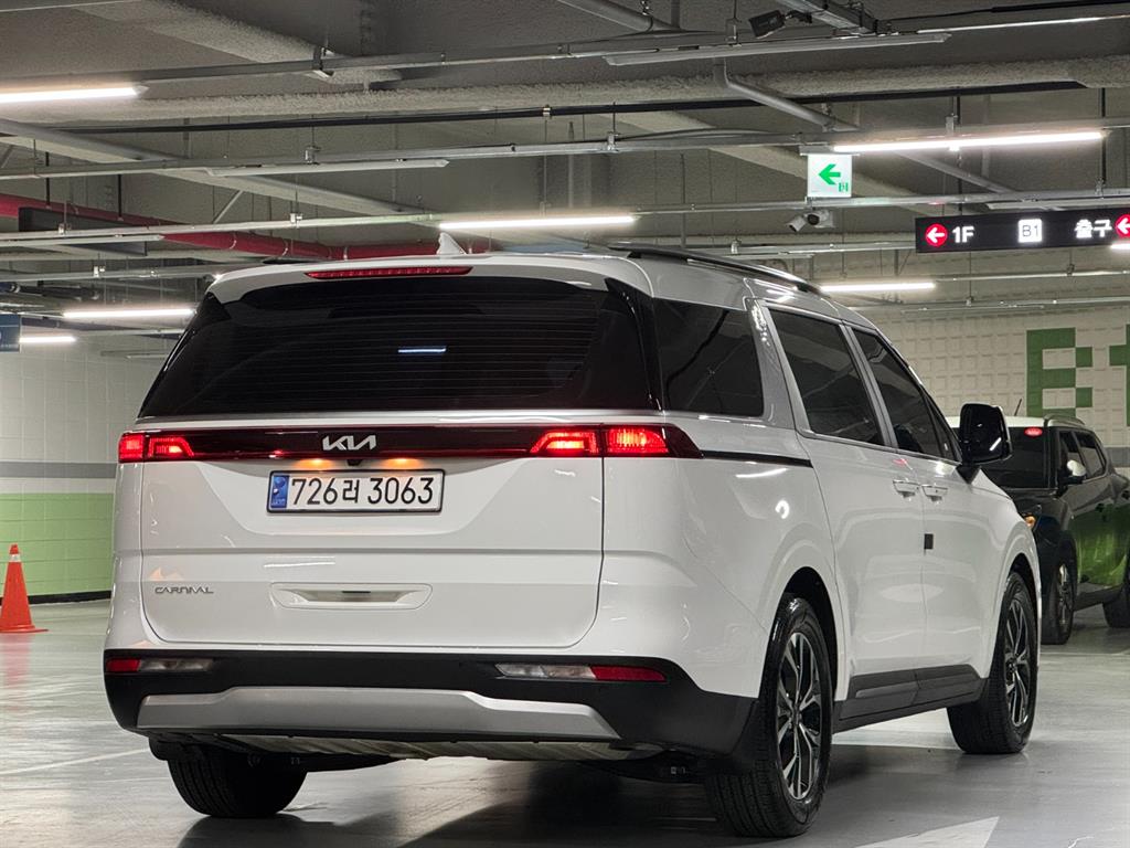 KIA Carnival - Vista 5