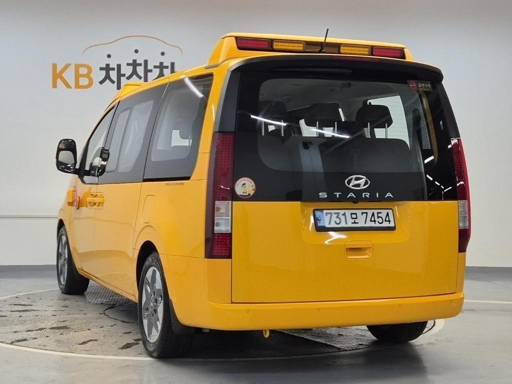 HYUNDAI Staria - Vista 2