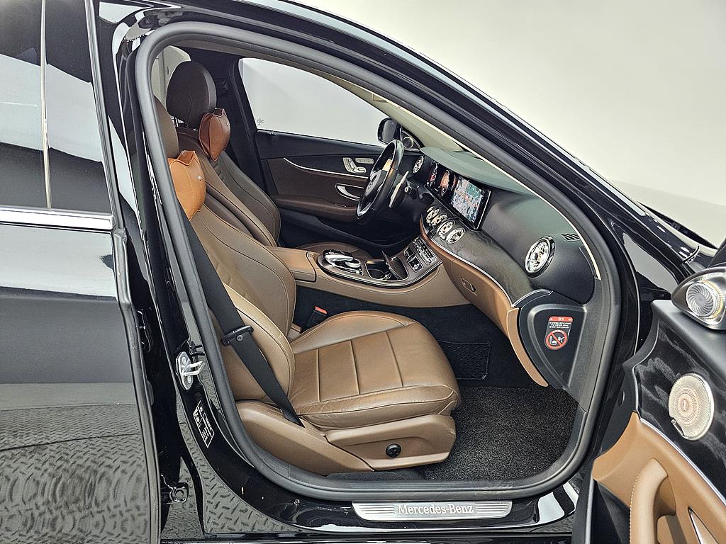 Mercedes Benz E class - Vista 10