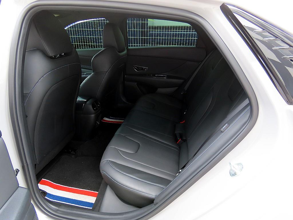 HYUNDAI Avante - Vista 6