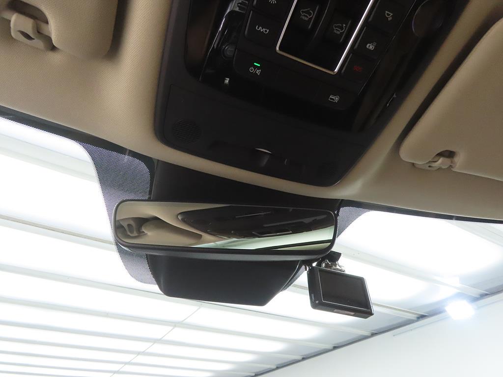 KIA Carnival - Vista 12