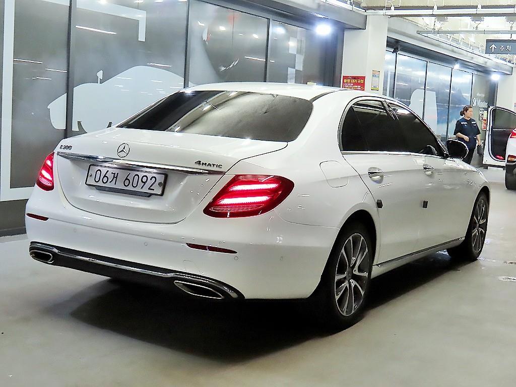 Mercedes Benz E class - Vista 4