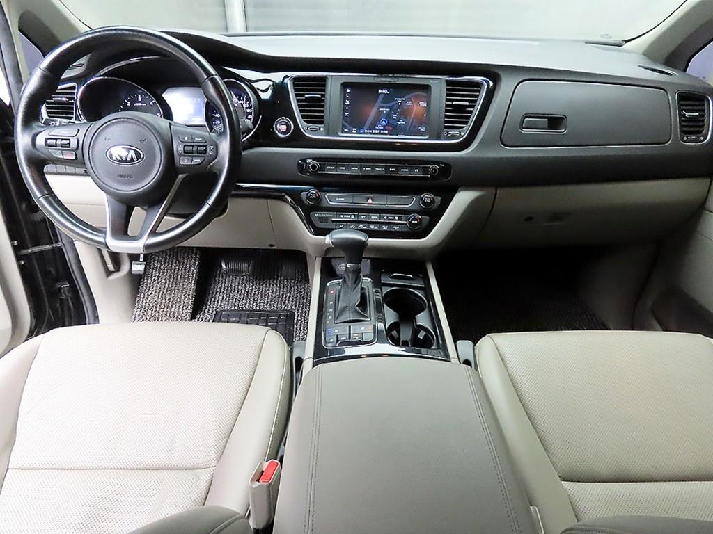 KIA Carnival - Vista 7