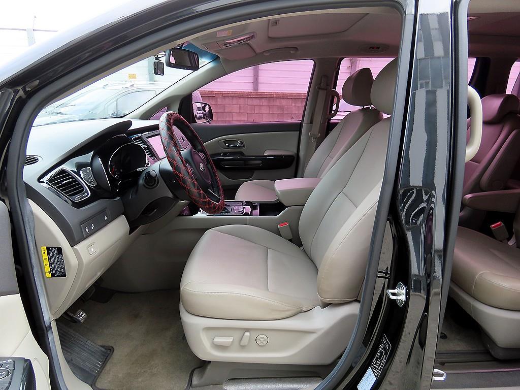 KIA Carnival - Vista 5