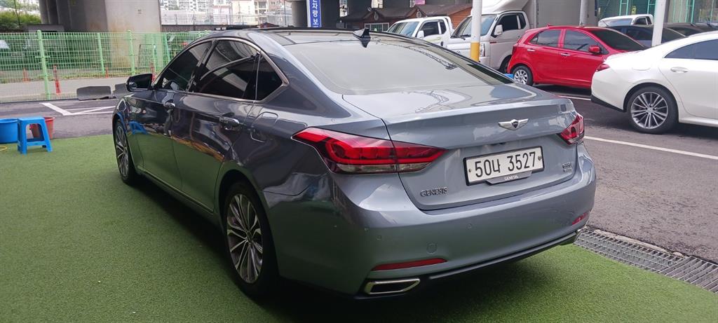 HYUNDAI Genesis - Vista 4
