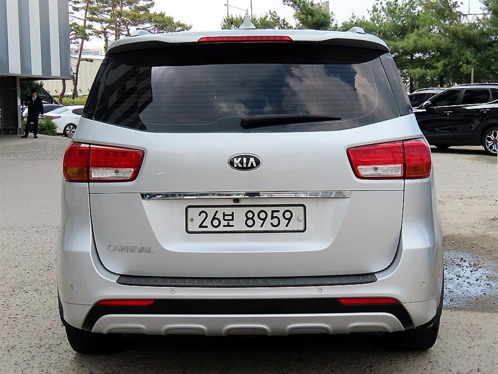 KIA Carnival - Vista 4