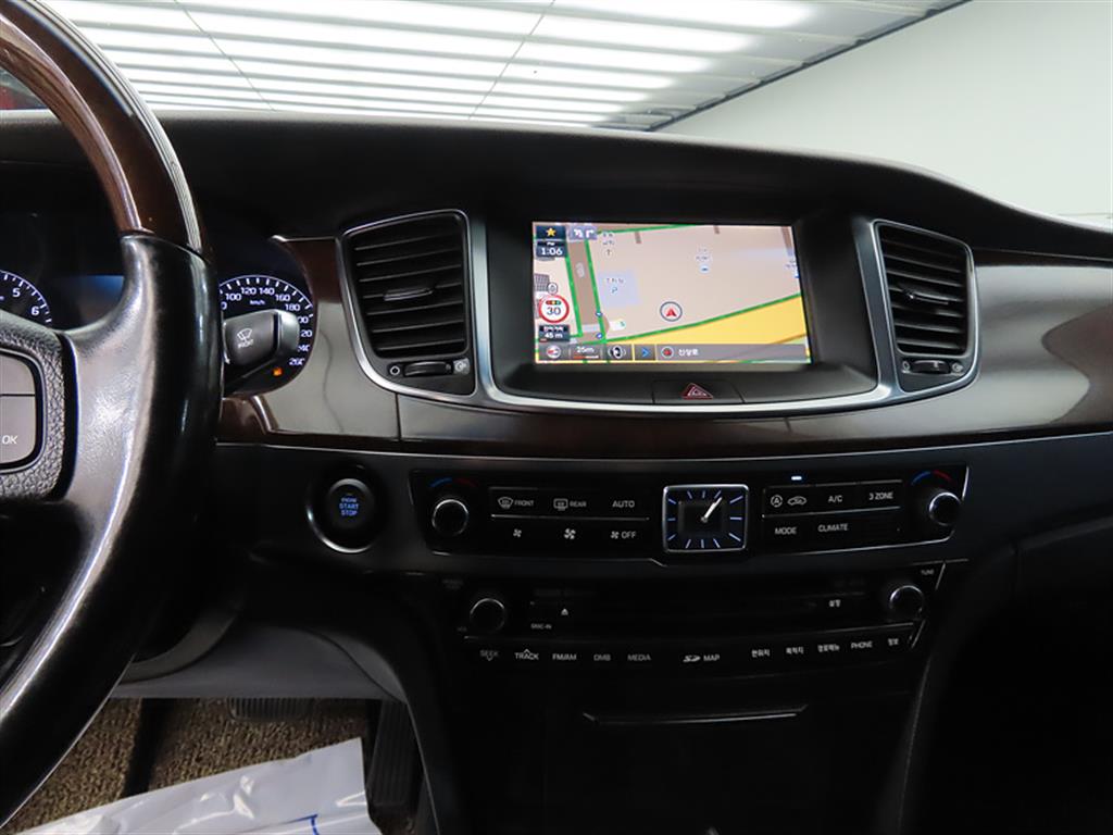 HYUNDAI Equus - Vista 12