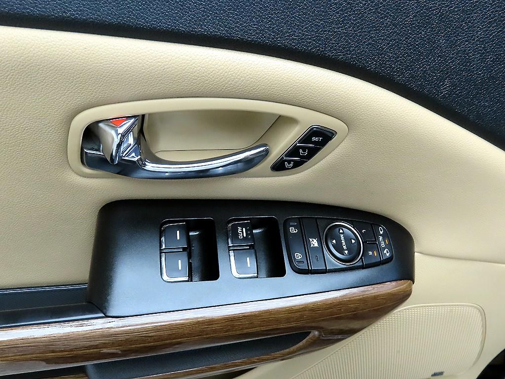 KIA Carnival - Vista 11