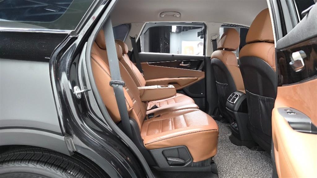 KIA Sorento - Vista 12