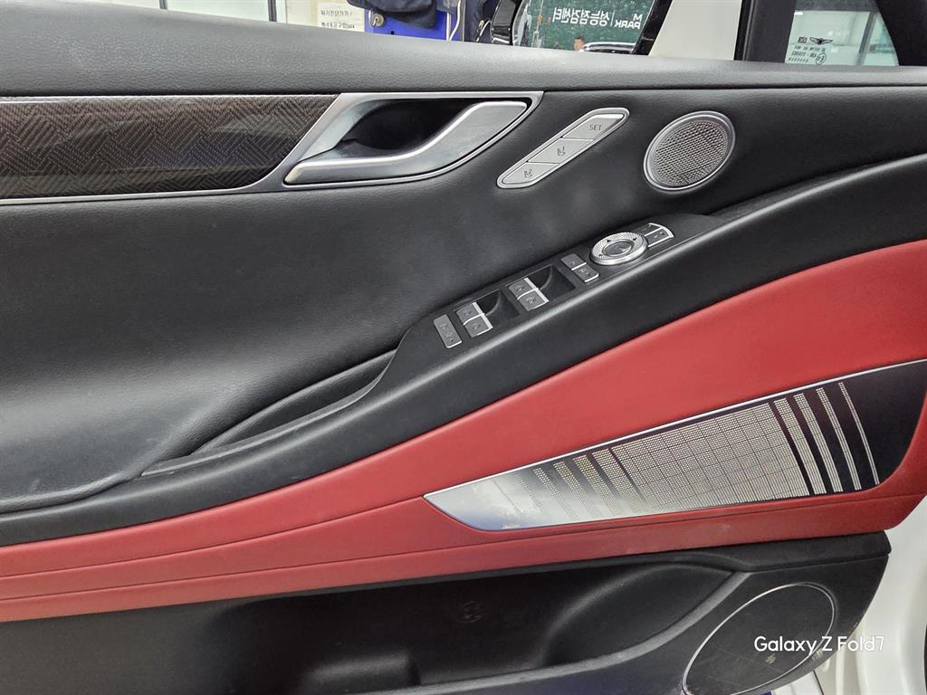 Genesis G80 - Vista 10