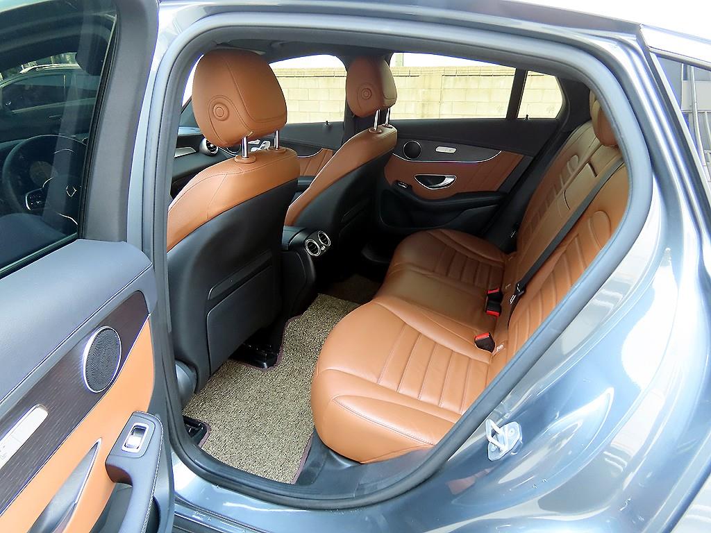 Mercedes Benz GLC Class - Vista 6