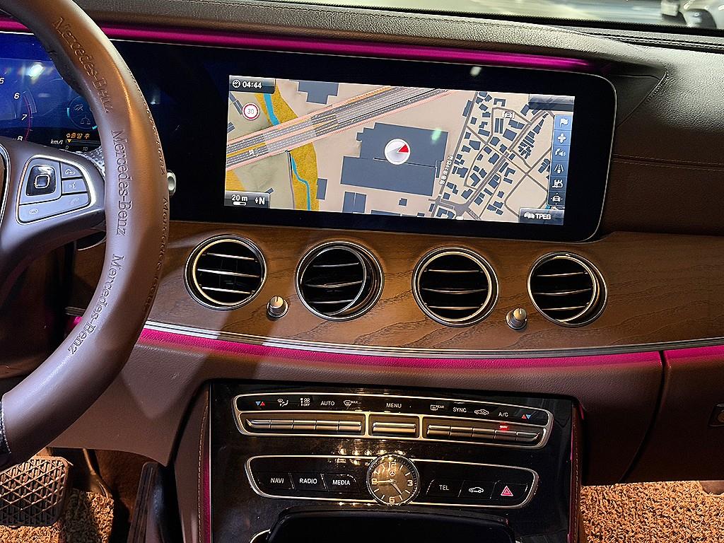 Mercedes Benz E class - Vista 11