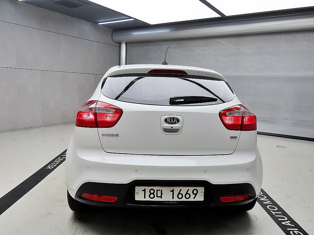 KIA Pride - Vista 3