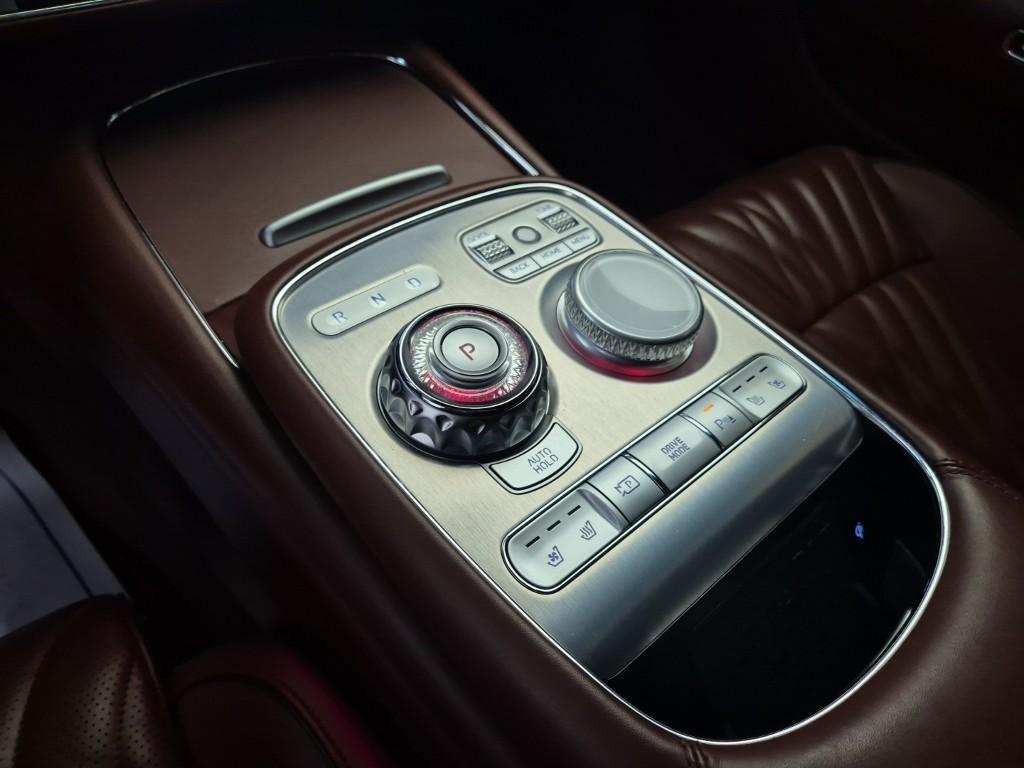 Genesis G90 - Vista 8