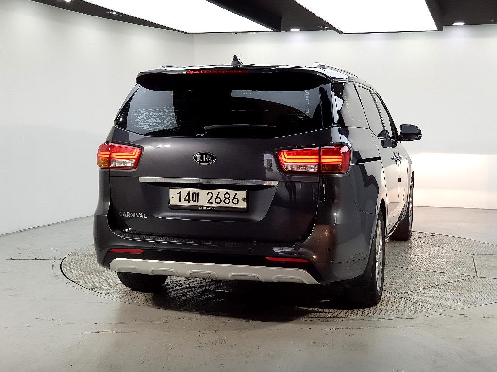 KIA Carnival - Vista 3