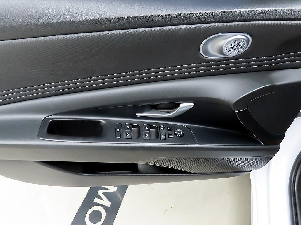 HYUNDAI Avante - Vista 11