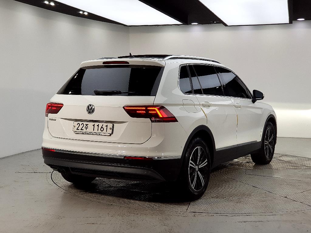 Volkswagen Tiguan - Vista 4