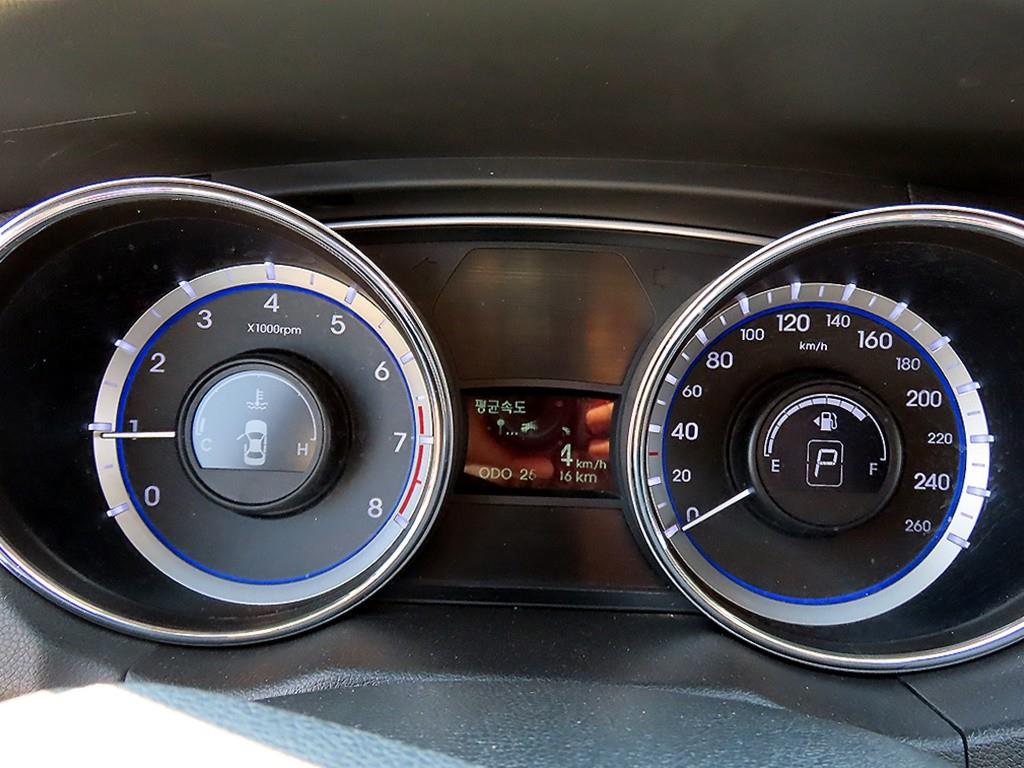 HYUNDAI Sonata - Vista 8