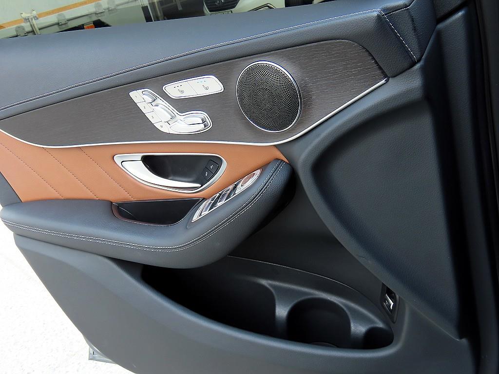 Mercedes Benz GLC Class - Vista 12