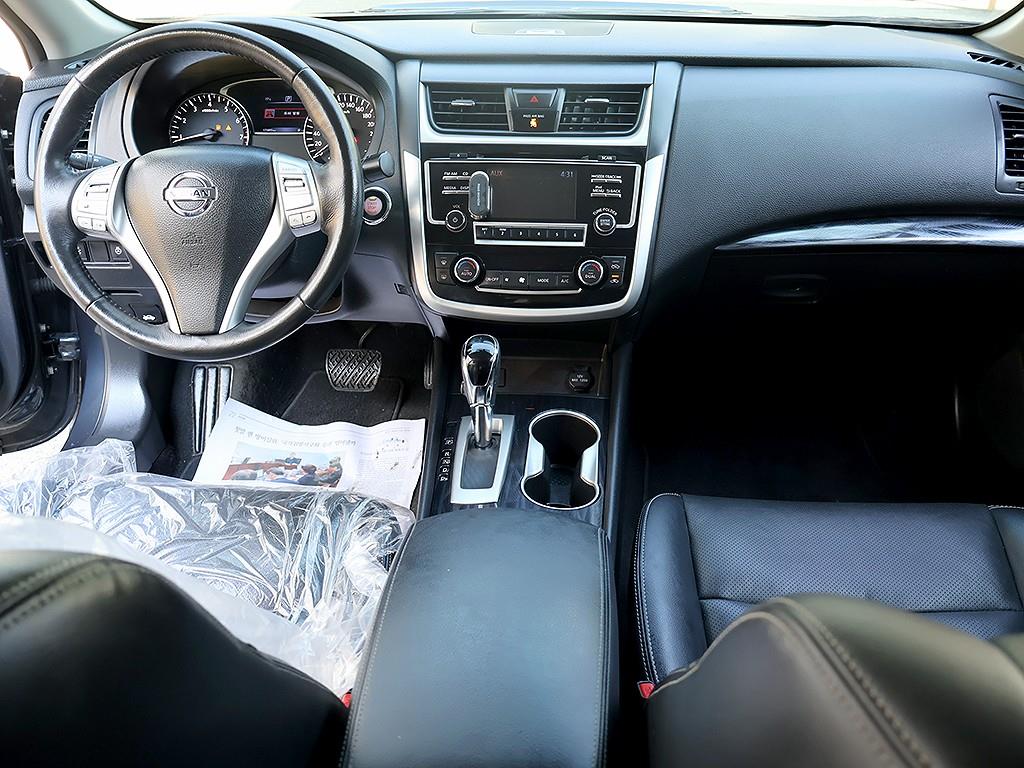Nissan Altima - Vista 9