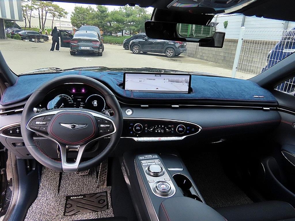 Genesis GV70 - Vista 7