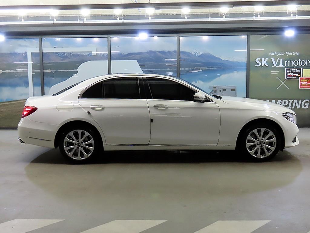 Mercedes Benz E class - Vista 3