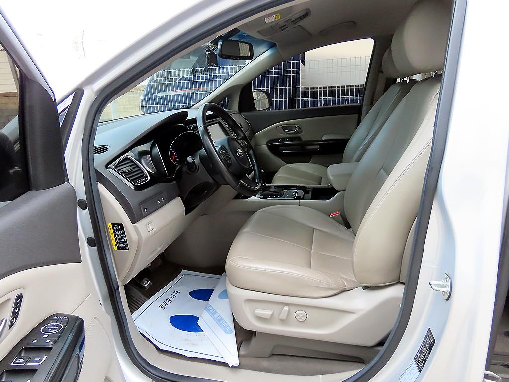 KIA Carnival - Vista 5