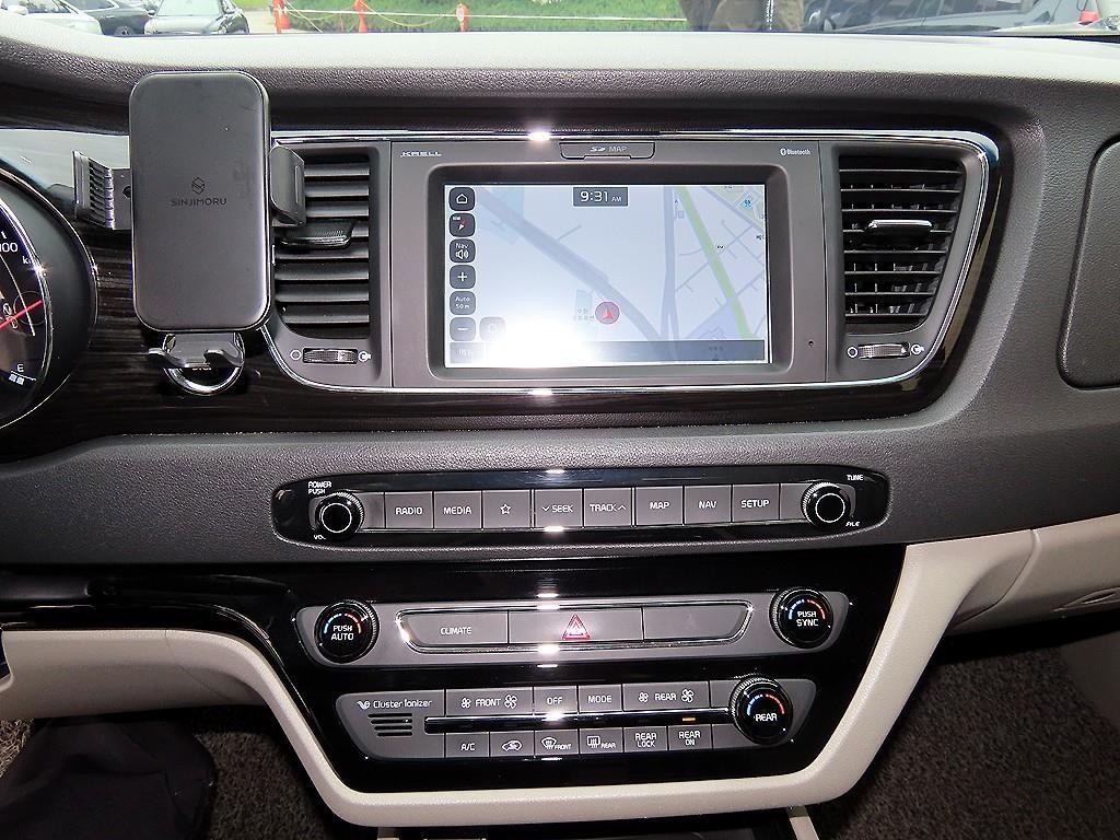 KIA Carnival - Vista 10