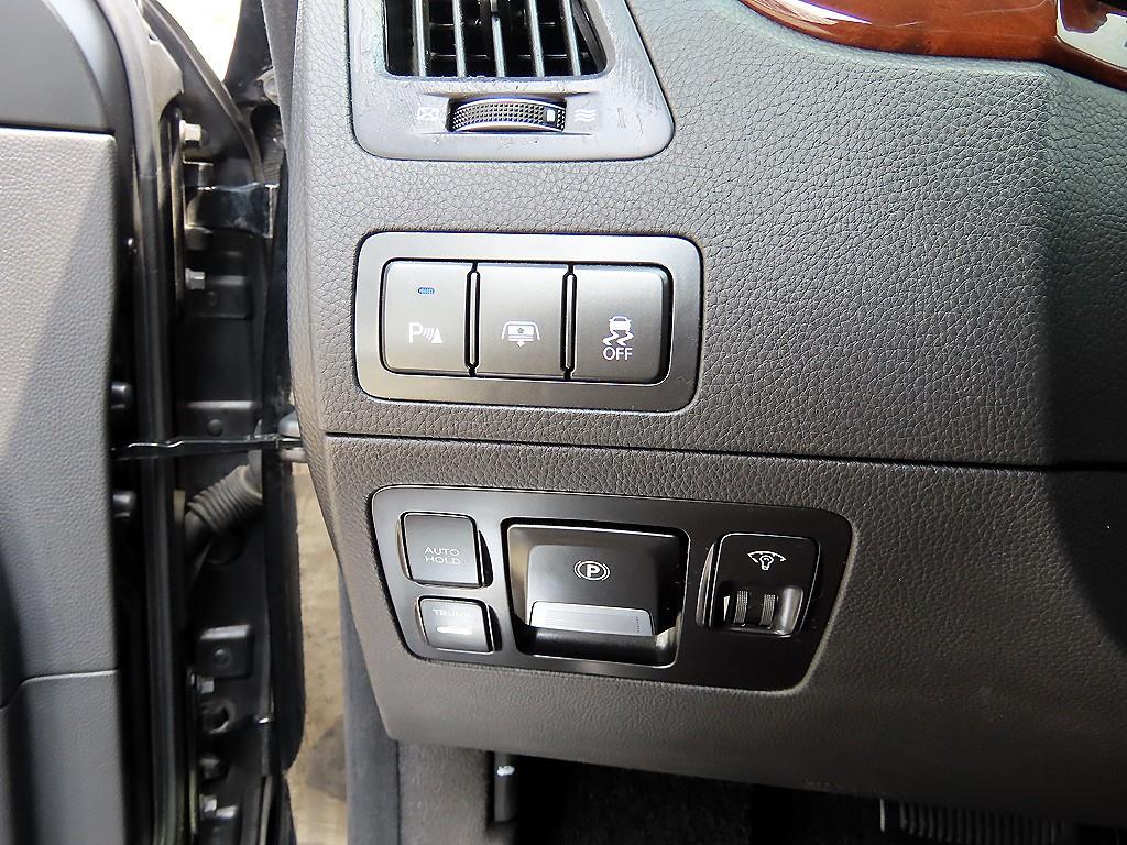 HYUNDAI Equus - Vista 12