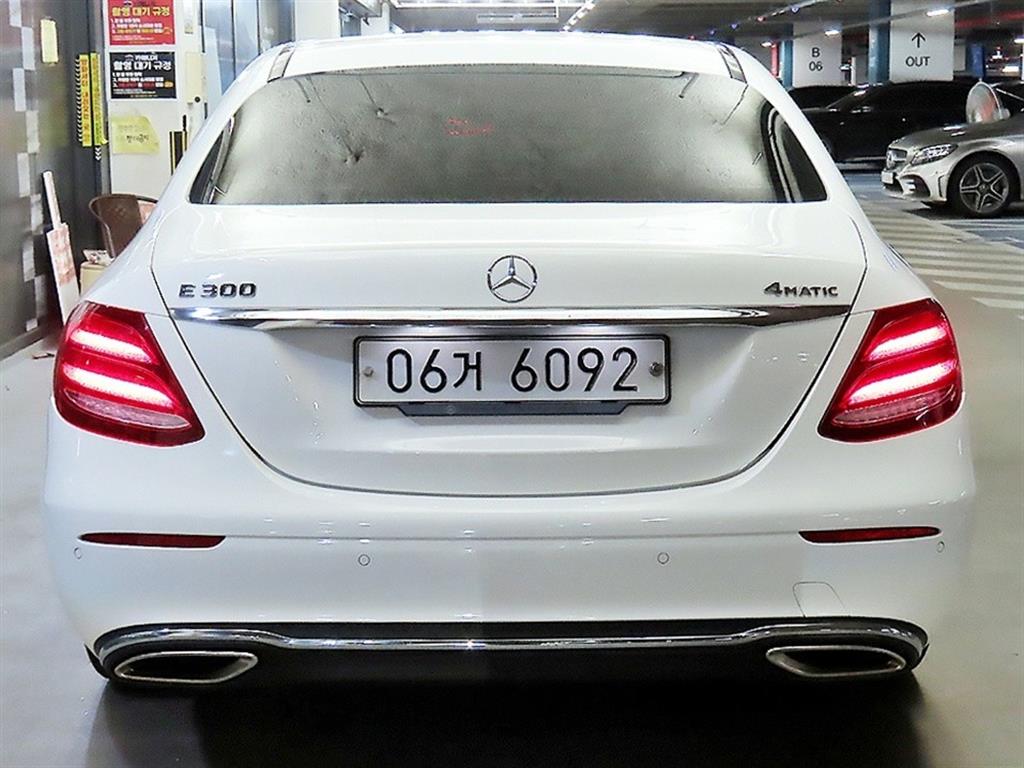 Mercedes Benz E class - Vista 5
