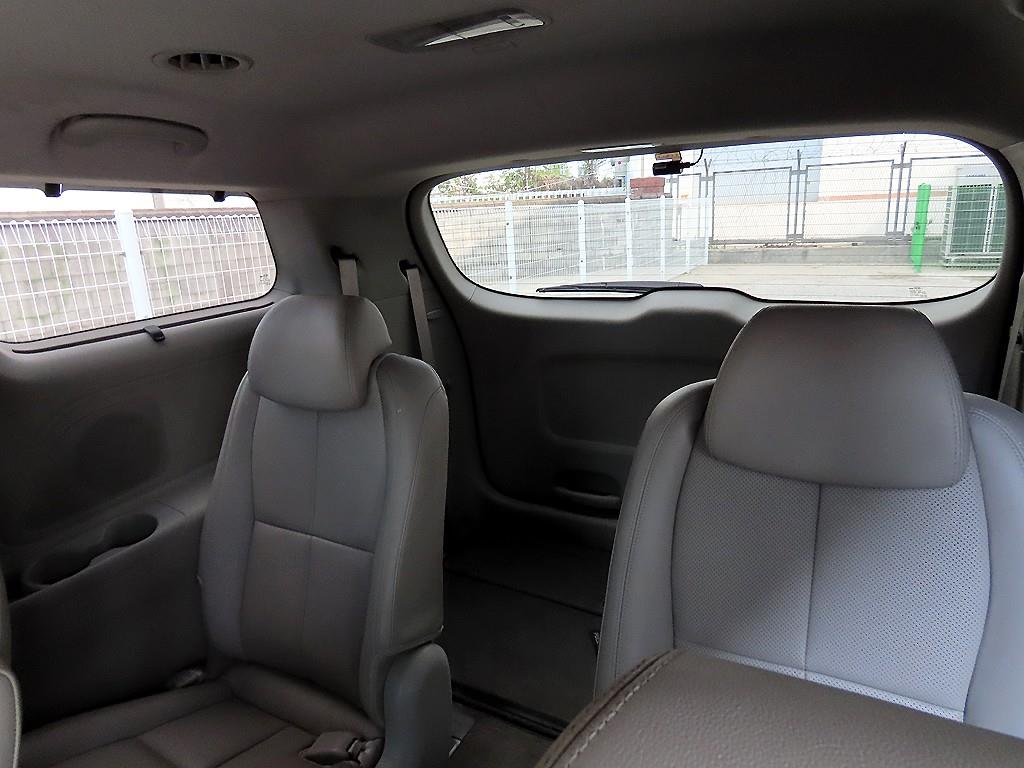 KIA Carnival - Vista 7