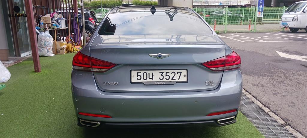 HYUNDAI Genesis - Vista 3