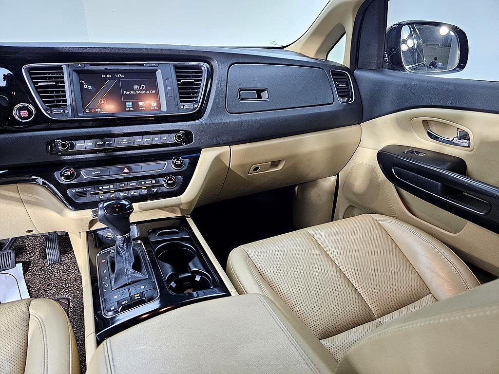 KIA Carnival - Vista 10