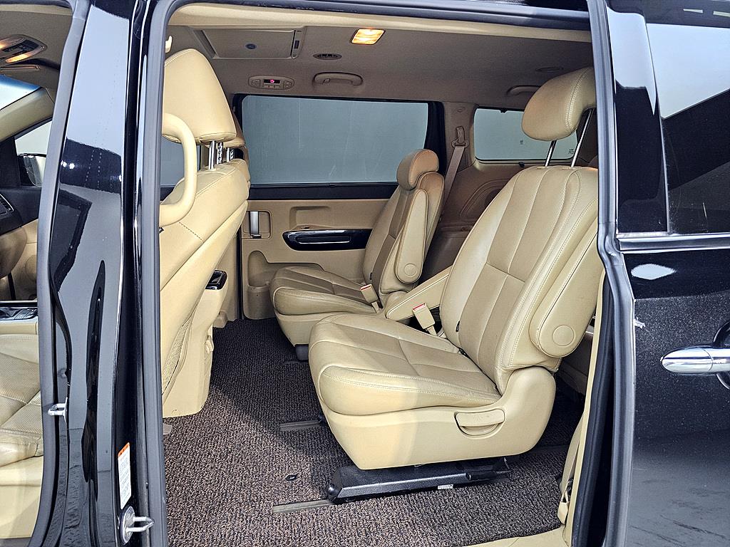 KIA Carnival - Vista 9
