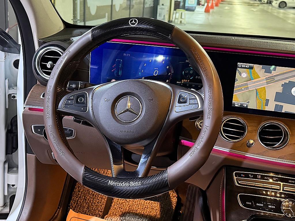 Mercedes Benz E class - Vista 9