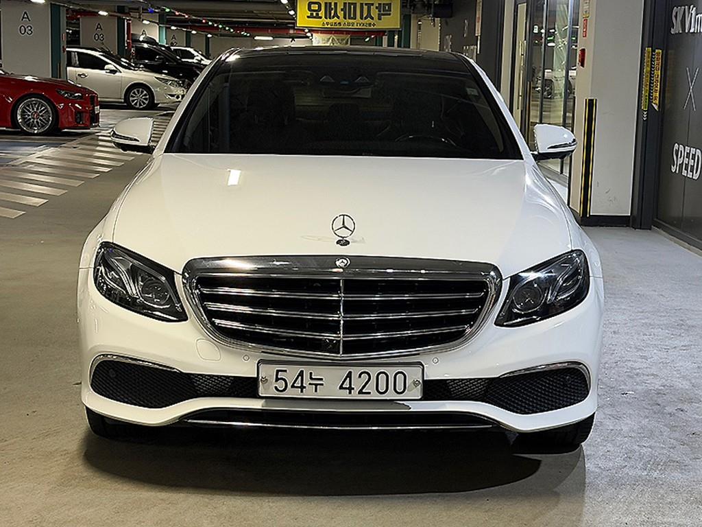 Mercedes Benz E class - Vista 2