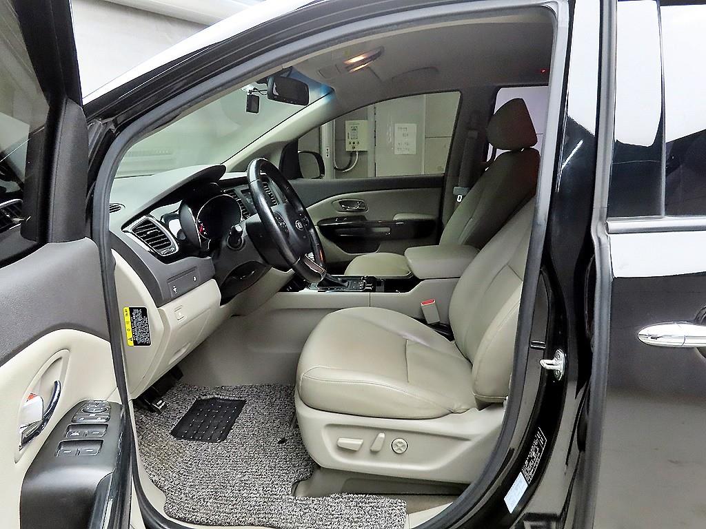 KIA Carnival - Vista 5
