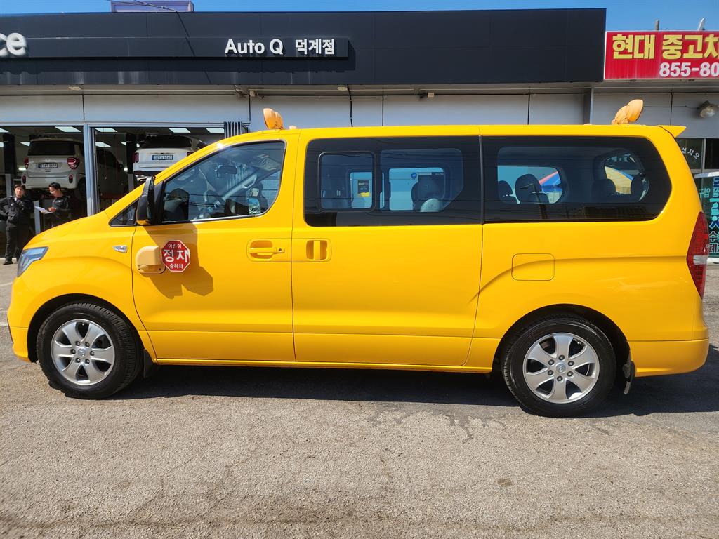HYUNDAI Starex - Vista 2